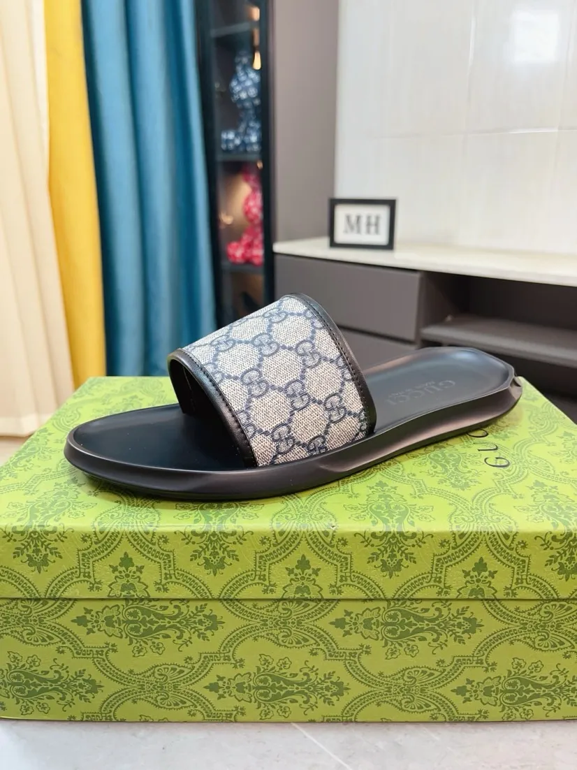 Men's shoes 💰260🌹🌹 (gucci-Gucci) New men's slippers, high-end boutique, made of cowhide, with exquisite embossed logo decoration on the upper, fine workmanship, super soft soles, casual, loose and comfortable, a must-have in summer! \nsize：38-44